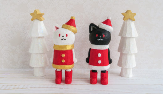 木彫りのクリスマスな白猫さんと黒猫さんとツリー